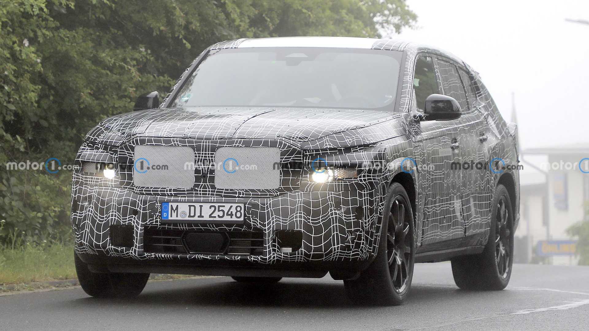 全新宝马x8谍照曝光,新车将于2022年正式亮相