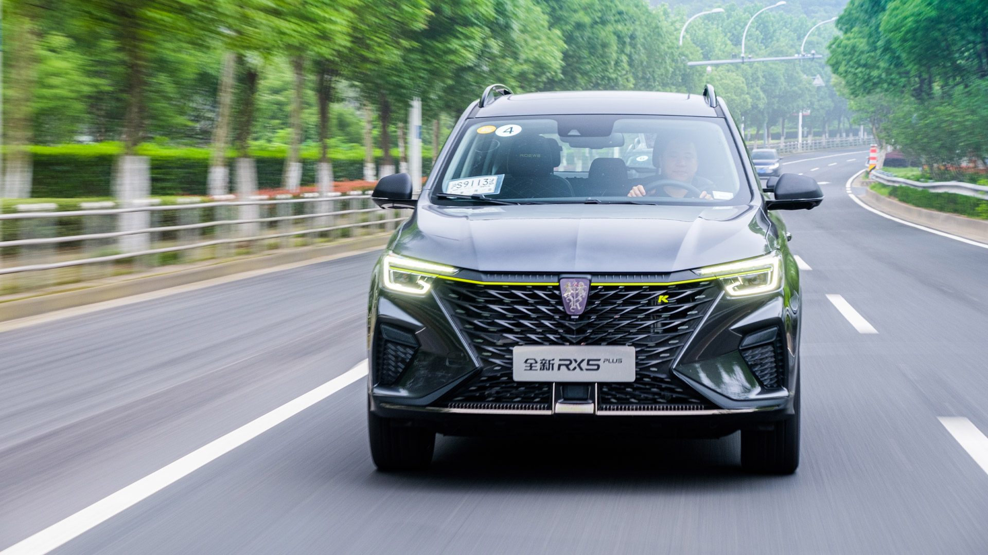 动力方面,新款rx5 plus搭载了上汽第二代蓝芯动力总成.其中,1.