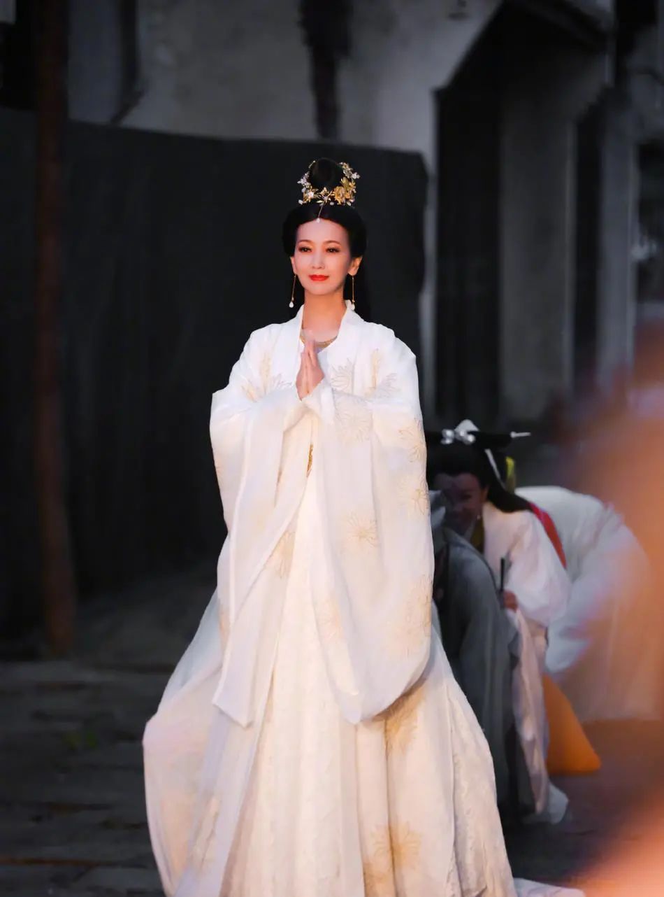 赵雅芝白纱古装美若仙子看不出有67岁靓丽容颜不老