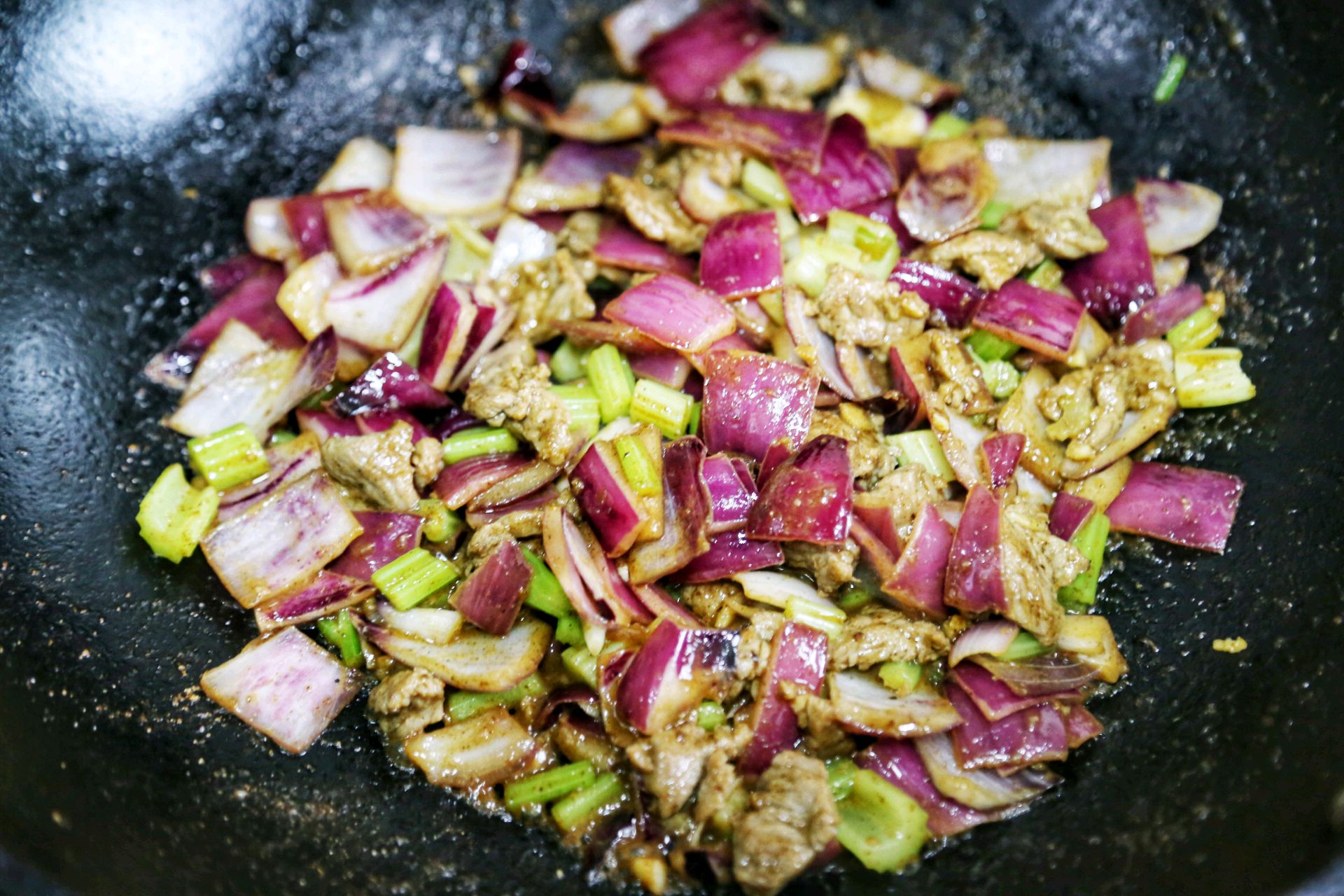 洋葱炒孜然牛肉, 家常小炒,美味鲜香