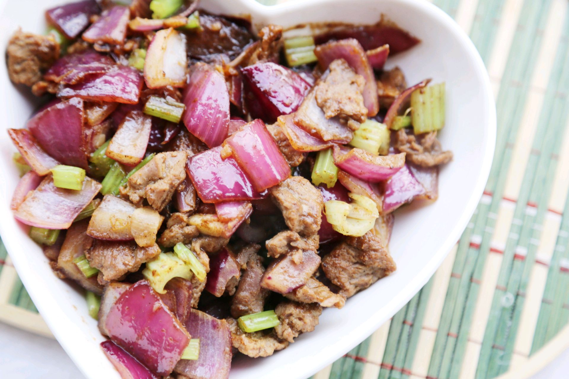 洋葱炒孜然牛肉, 家常小炒,美味鲜香