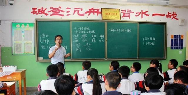 大学博士副教授“跳槽”成中学教师,这岂不是“杀鸡用牛刀”?休闲区蓝鸢梦想 - Www.slyday.coM 大学博士副教授“跳槽”成中学教师,这岂不是“杀鸡用牛刀”?休闲区蓝鸢梦想 - Www.slyday.coM