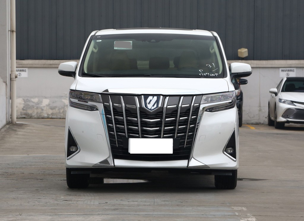 五菱版"埃尔法",空间大又舒适,三排座椅都可放倒,8万多起卖