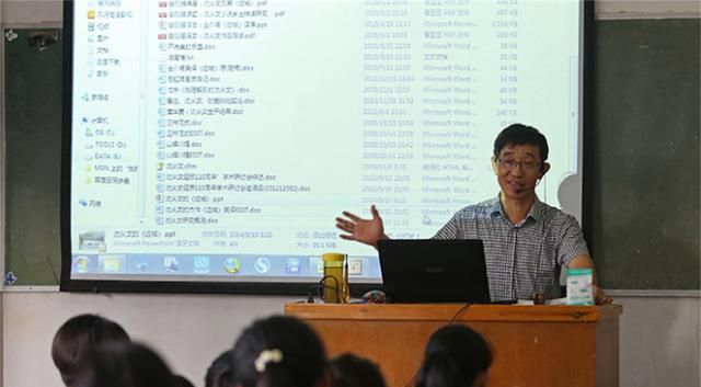 大学博士副教授“跳槽”成中学教师,这岂不是“杀鸡用牛刀”?休闲区蓝鸢梦想 - Www.slyday.coM 大学博士副教授“跳槽”成中学教师,这岂不是“杀鸡用牛刀”?休闲区蓝鸢梦想 - Www.slyday.coM