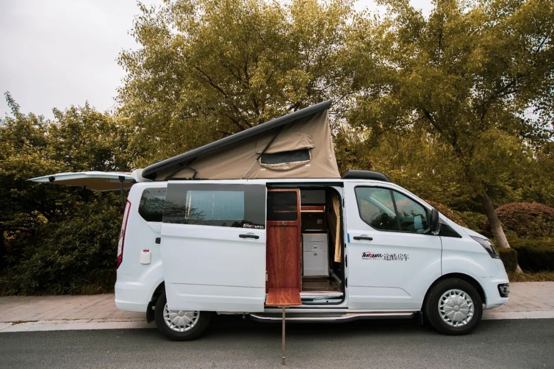 2m车高轻松下地库全顺改装大师的又一力作途酷f358升顶房车