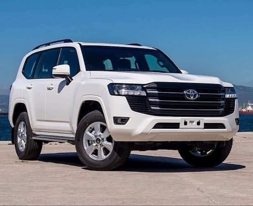 新一代丰田陆巡"乞丐版"曝光,搭载3.5t动力,外观很霸气