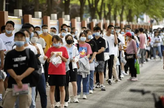 租客儿子高考608分，房东决定免租四年遭质疑，霸气回应再惹争议休闲区蓝鸢梦想 - Www.slyday.coM