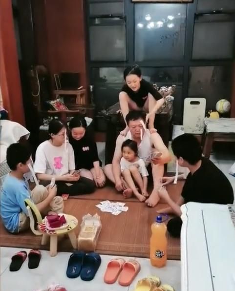 河南一舅舅带7个娃过暑假,在家吃饭得排队,网友:“很欢乐”休闲区蓝鸢梦想 - Www.slyday.coM 河南一舅舅带7个娃过暑假,在家吃饭得排队,网友:“很欢乐”休闲区蓝鸢梦想 - Www.slyday.coM