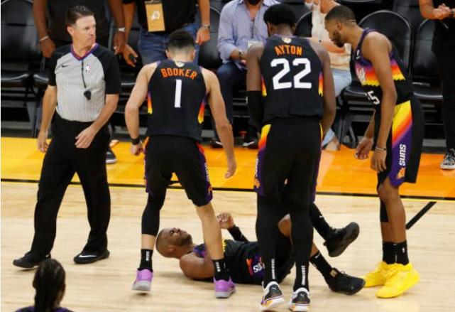 惊险！保罗遭垫脚险受伤，大洛被吹一级恶犯，雄鹿落后2位数休闲区蓝鸢梦想 - Www.slyday.coM