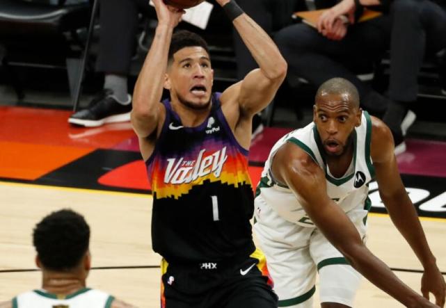 惊险！保罗遭垫脚险受伤，大洛被吹一级恶犯，雄鹿落后2位数休闲区蓝鸢梦想 - Www.slyday.coM