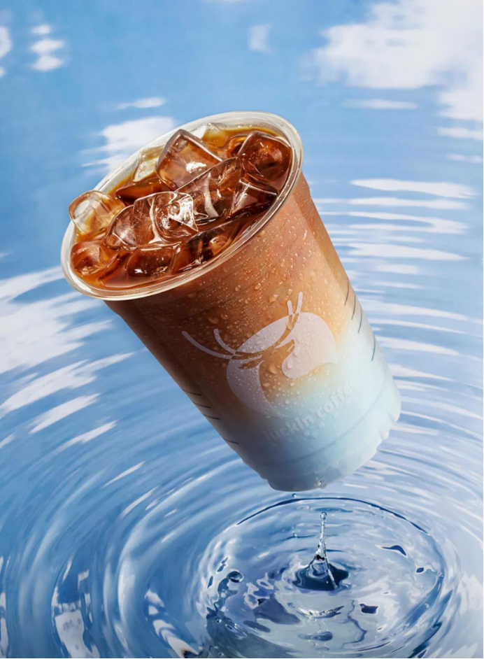 瑞幸瓦尔登蓝椰拿铁:爆款生椰颜值爆表