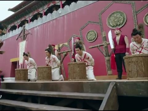 夫君要被问斩,妻子拿一幅画来劫法场,当画展开时,众人都跪下了