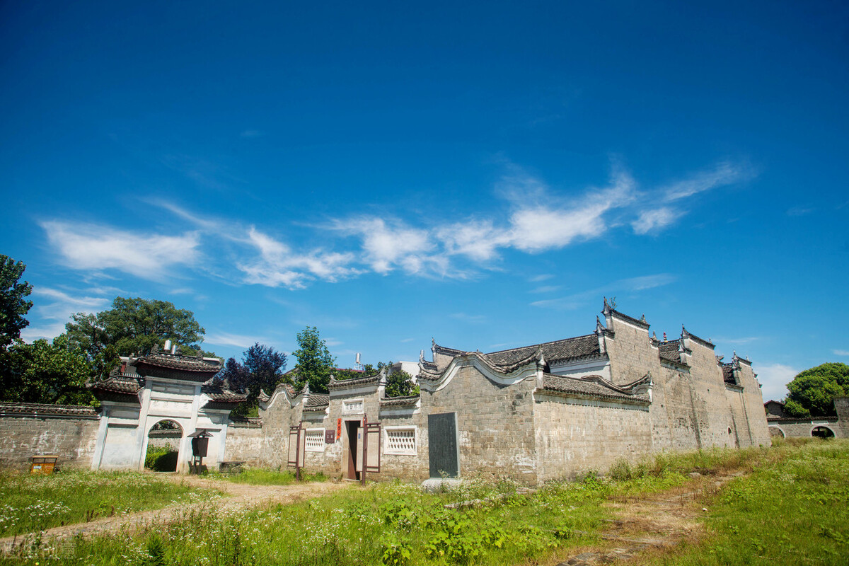 他们依靠了严格的封建宗族制度凝聚族众,维系秩序,稳定发展,流坑古村