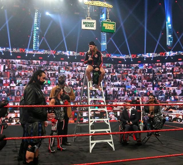wwe三位"伤员"狂秀演技,网友:我感觉智商受到了侮辱