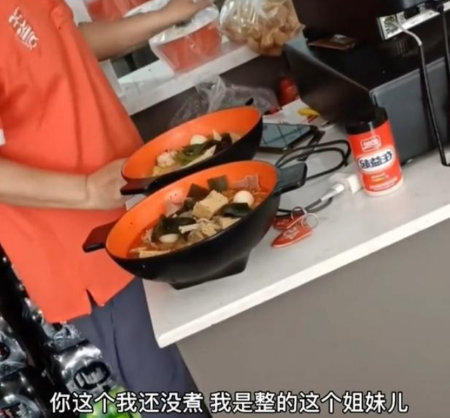 服务员多次偷吃顾客麻辣烫,被发现后,服务员:这份不是你的休闲区蓝鸢梦想 - Www.slyday.coM 服务员多次偷吃顾客麻辣烫,被发现后,服务员:这份不是你的休闲区蓝鸢梦想 - Www.slyday.coM