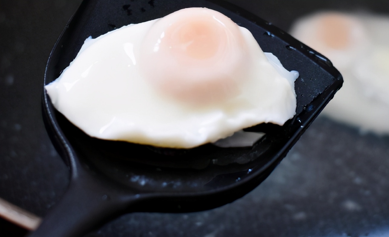 煮荷包蛋懂得3窍门鸡蛋不粘锅很完整又圆又嫩