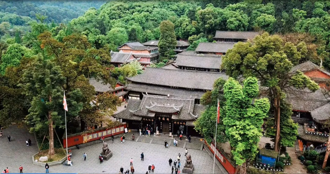 04坚守防疫战线,守护千家万户生命健康2020年1月24日,峨眉山景区发布"