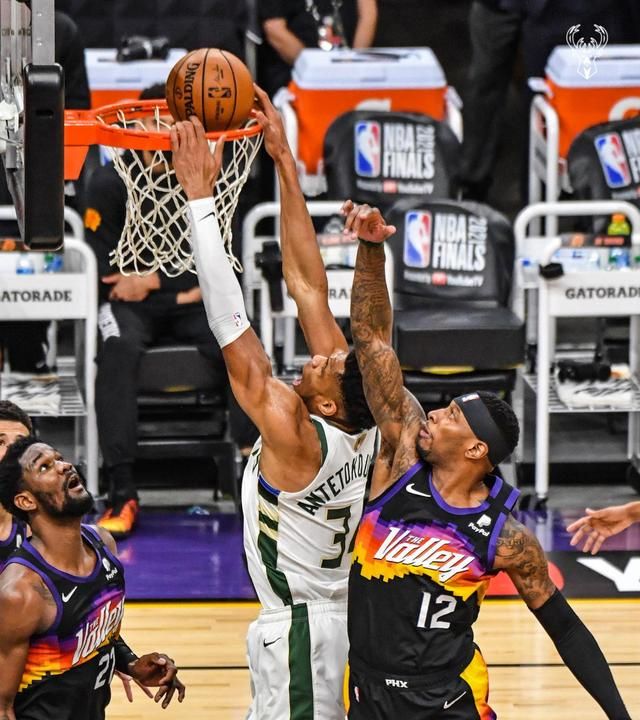 钉板血帽!字母哥总决赛首秀,10 9多次虐框:撞开艾顿暴扣太狠