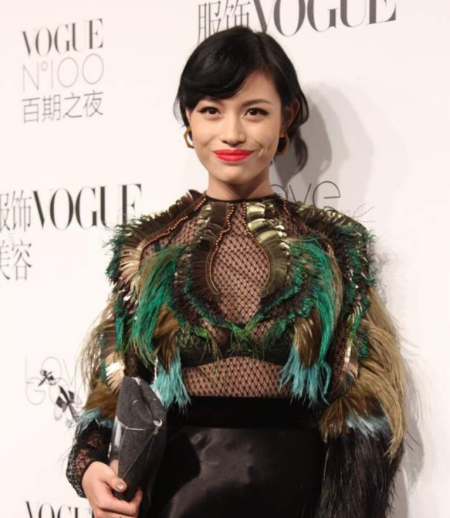 汪峰前妻葛荟婕,穿"渔网上衣"秀身材,前夫看了都后悔