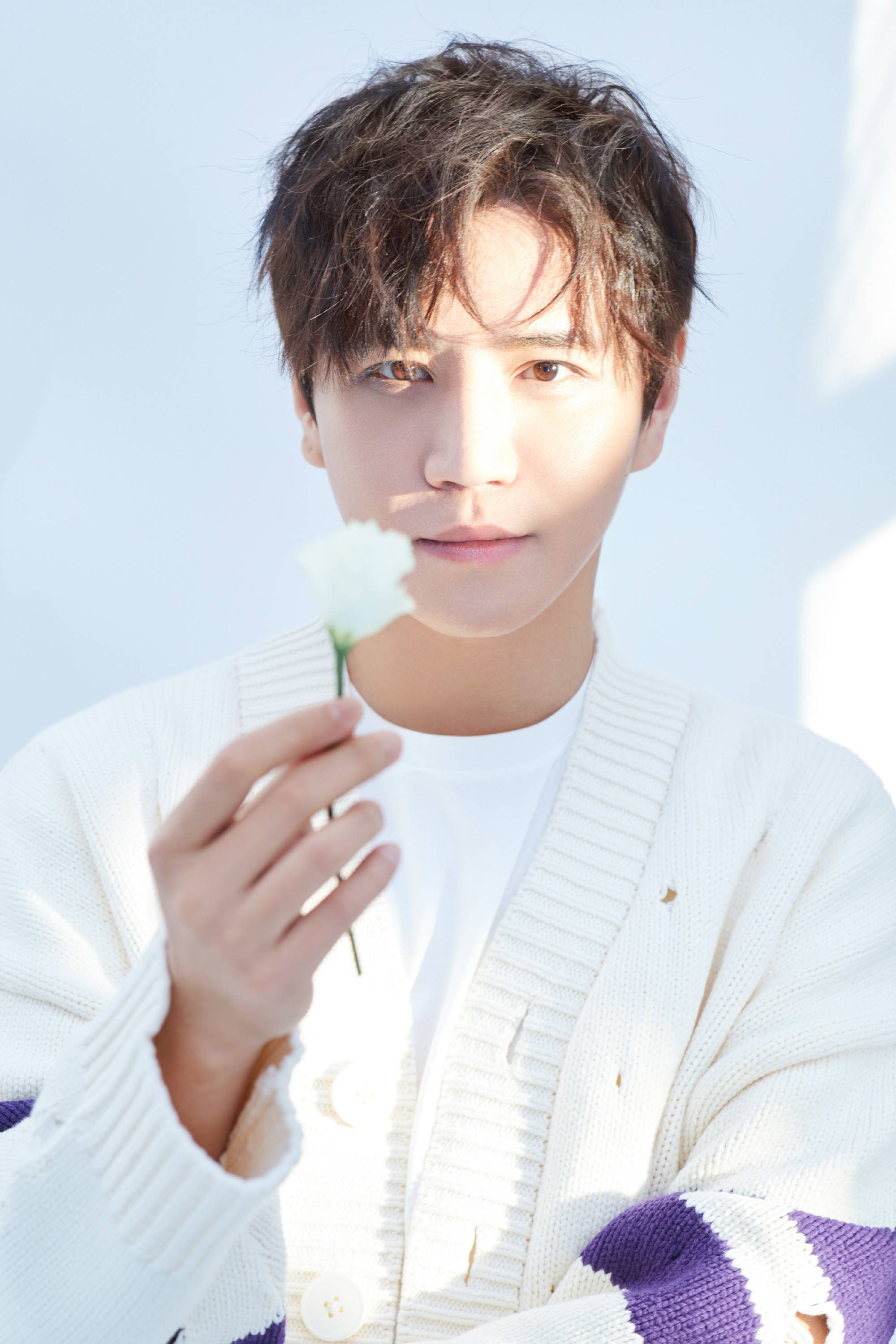 演员杨浩煜最新写真曝光 俊朗暖男与优雅绅士完美切换