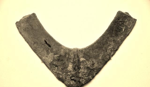 这块铁也有它专业的名称,叫铧(华音).