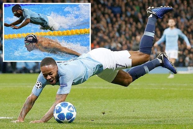 在与丹麦的比赛中,斯特林在禁区内摔倒的动作比较有争议