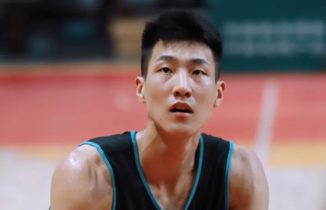 李玮颢山西队试训图第三则消息关于今年选秀的大热门球员崔晓龙,他的