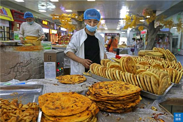 新疆的馕治百病,这里见识了馕的花式吃法,馕吃一个月不重样说法休闲区蓝鸢梦想 - Www.slyday.coM 新疆的馕治百病,这里见识了馕的花式吃法,馕吃一个月不重样说法休闲区蓝鸢梦想 - Www.slyday.coM