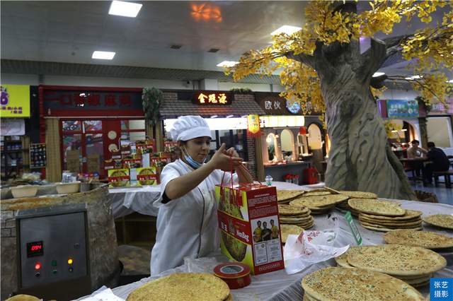 新疆的馕治百病,这里见识了馕的花式吃法,馕吃一个月不重样说法休闲区蓝鸢梦想 - Www.slyday.coM 新疆的馕治百病,这里见识了馕的花式吃法,馕吃一个月不重样说法休闲区蓝鸢梦想 - Www.slyday.coM