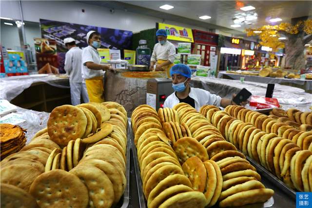 新疆的馕治百病,这里见识了馕的花式吃法,馕吃一个月不重样说法休闲区蓝鸢梦想 - Www.slyday.coM 新疆的馕治百病,这里见识了馕的花式吃法,馕吃一个月不重样说法休闲区蓝鸢梦想 - Www.slyday.coM