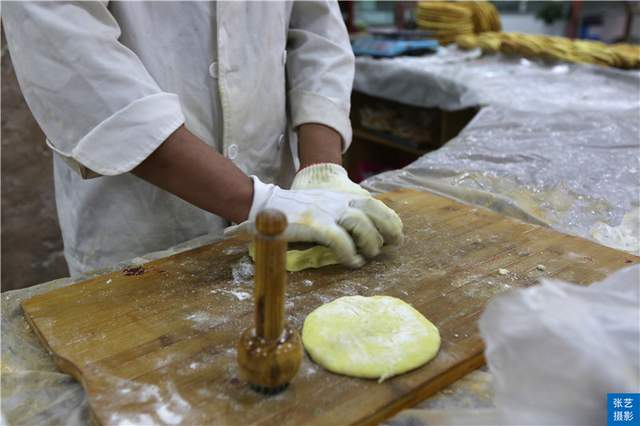 新疆的馕治百病,这里见识了馕的花式吃法,馕吃一个月不重样说法休闲区蓝鸢梦想 - Www.slyday.coM 新疆的馕治百病,这里见识了馕的花式吃法,馕吃一个月不重样说法休闲区蓝鸢梦想 - Www.slyday.coM