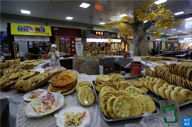 新疆的馕治百病,这里见识了馕的花式吃法,馕吃一个月不重样说法休闲区蓝鸢梦想 - Www.slyday.coM 新疆的馕治百病,这里见识了馕的花式吃法,馕吃一个月不重样说法休闲区蓝鸢梦想 - Www.slyday.coM