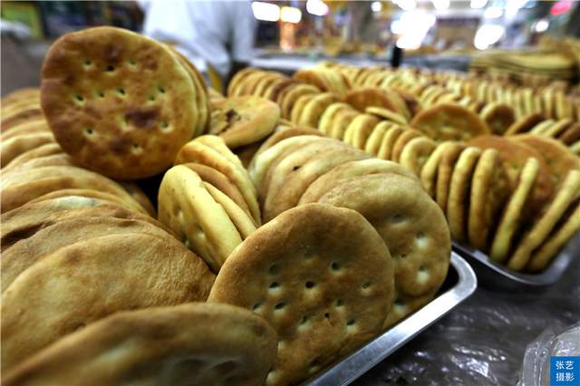 新疆的馕治百病,这里见识了馕的花式吃法,馕吃一个月不重样说法休闲区蓝鸢梦想 - Www.slyday.coM 新疆的馕治百病,这里见识了馕的花式吃法,馕吃一个月不重样说法休闲区蓝鸢梦想 - Www.slyday.coM