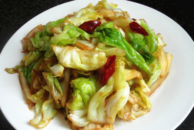 炒包菜时直接炒就行了做好4个细节包菜香脆香辣入味