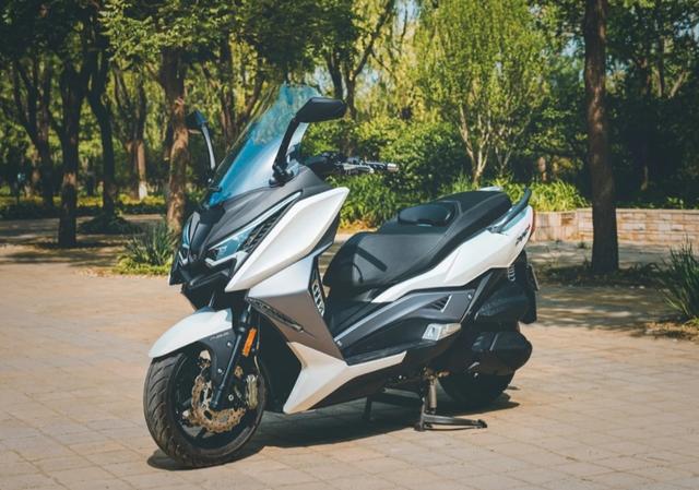 售价258万解读摩旅踏板新秀力刻318做工出色配置高端