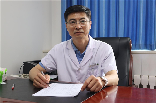 记录者采访李春江院长时,他谦虚的说"作为一名医生,这是我应该做的