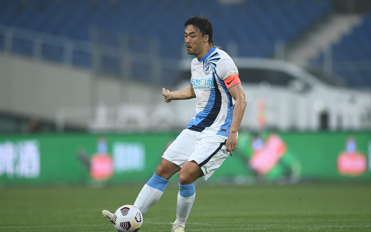 赵旭日热身赛进球,贾尼松国外度假,大连人中场仍吃紧!