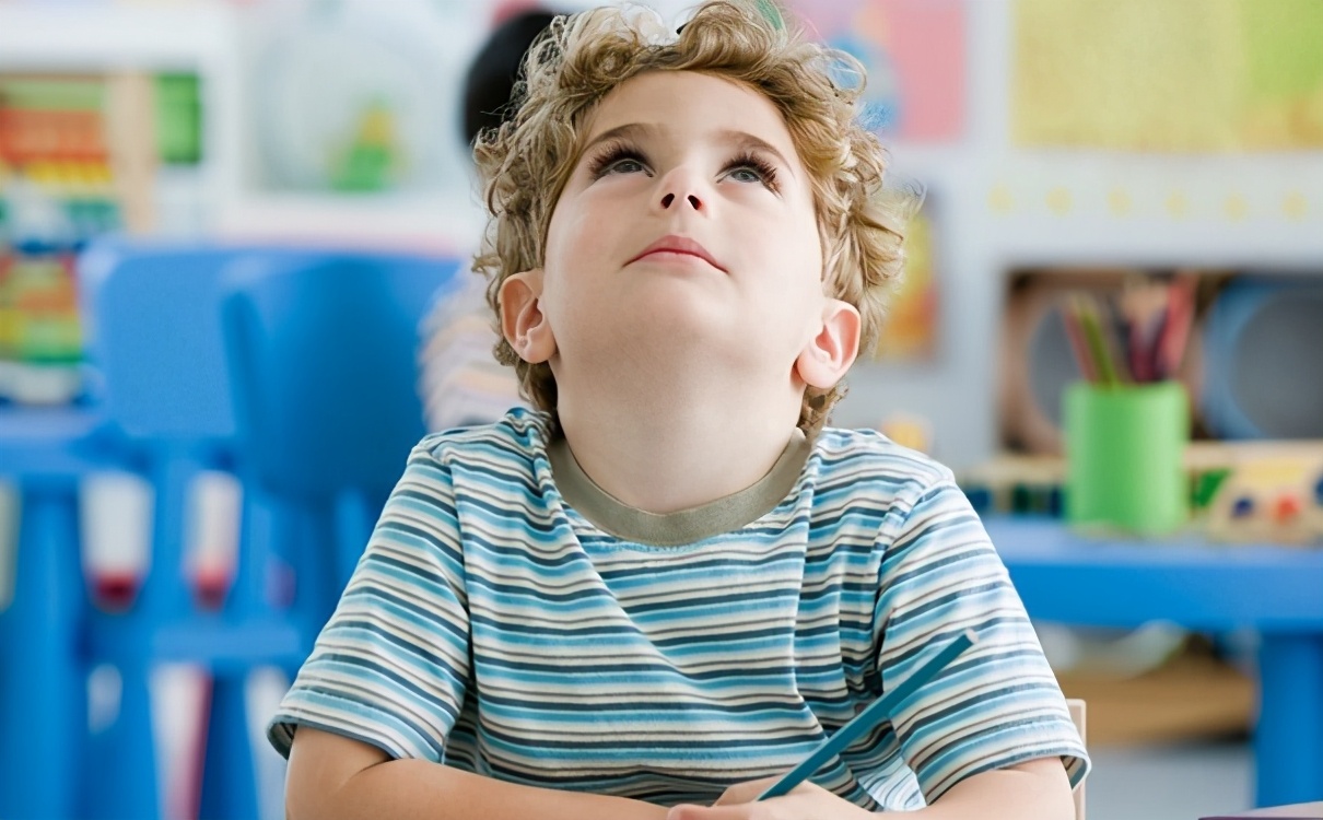 孩子上课走神注意力差提升专注力经常玩游戏很关键