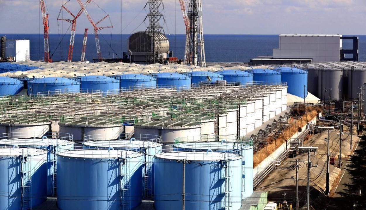 图为福岛核电站储存的核废水
