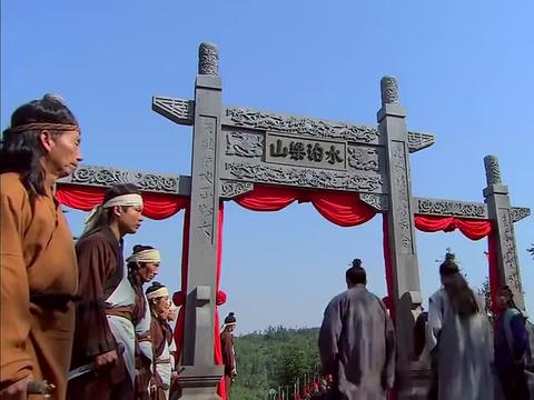 因为招安一事,梁山竟成了两派,如何才能团结?