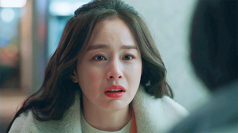 编辑眼睛较大,眼裂较长,控制眼部表情的眼轮匝肌就需要发更大的力