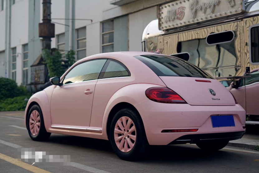 膜呗改色案例:甲壳虫改色清新粉 新日中的一抹亮色