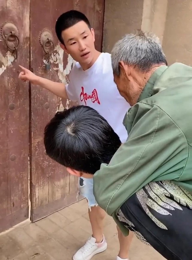 炒作频频翻车,如今已是声名狼藉|谢孟伟|嘎子|大爷_新浪新闻