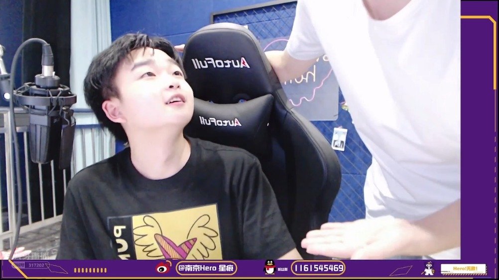 南京hero久竞冠军之夜:@南京hero星痕 可可爱爱首播