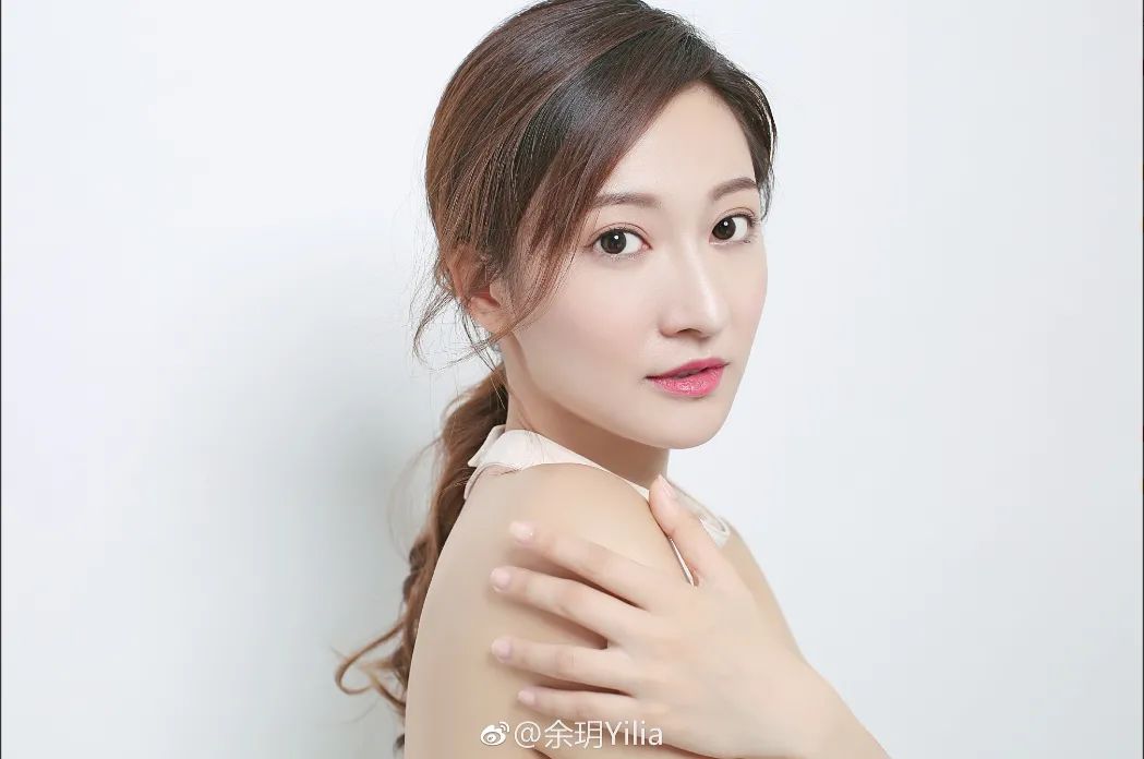 杨紫闺蜜经历坎坷,童星出道16岁遇潜规则,拒绝后被威胁戏不让播|余玥