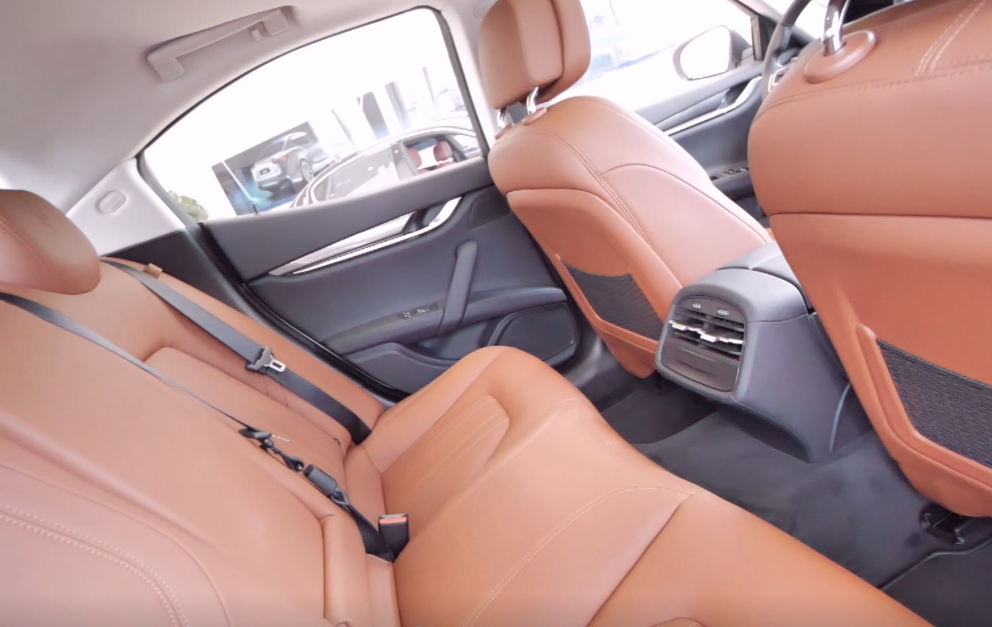 实拍玛莎拉蒂首款混动车型吉博力最大扭矩450nm7292万起