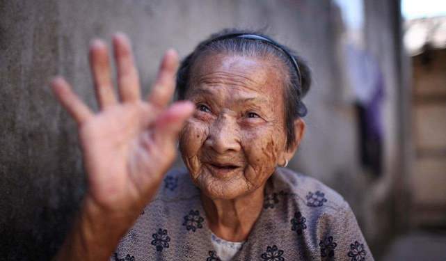 百岁老人肝龄像60岁3点长寿经验值得借鉴