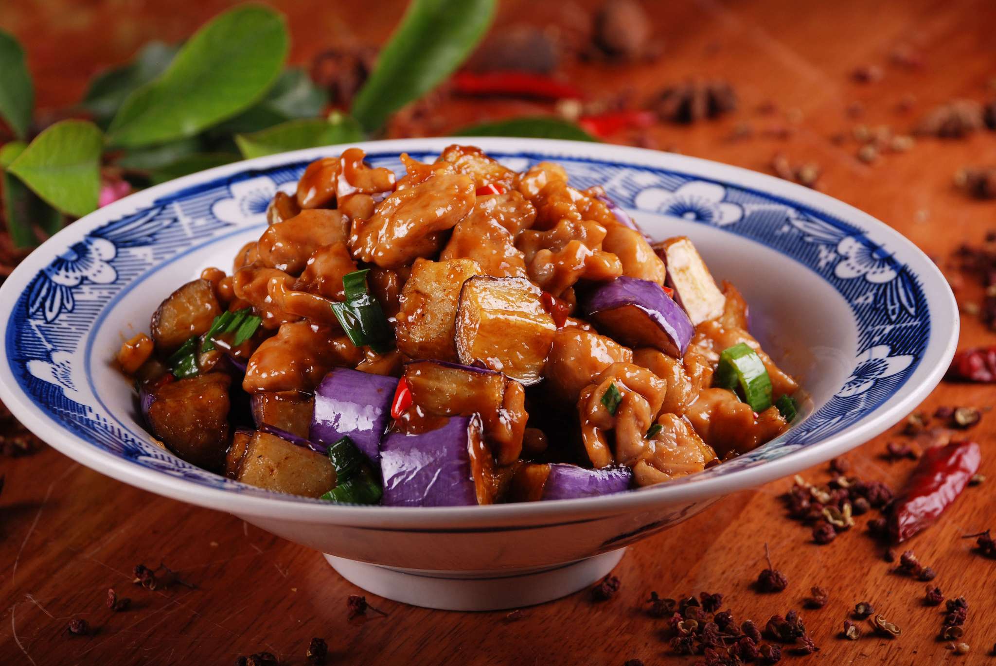 鸡丁茄子豆腐煲