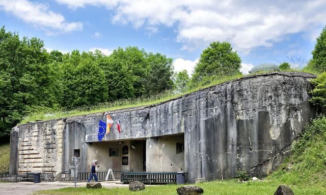 二战中的"现代长城":马奇诺防线和大西洋壁垒,都是无用功!