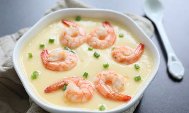 做虾仁蒸蛋蒸前多做4步鸡蛋嫩滑无孔鲜香美味适合孩子吃